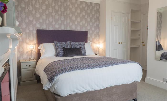 Nanternis King bedroom